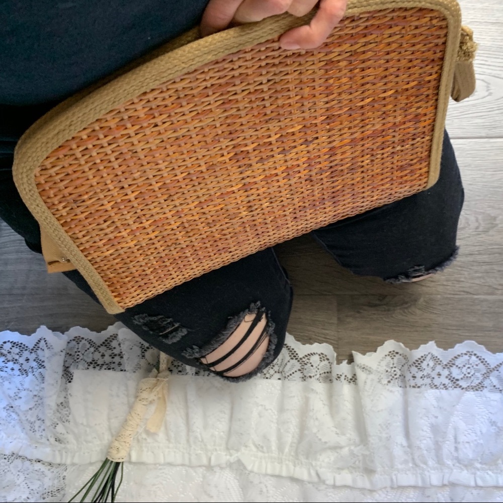 70s Boho Vintage Woven Wicker Straw Clutch - Picture 3 of 8